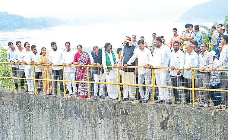 Congress Leaders Comments On Rayalaseema lift irrigation Project