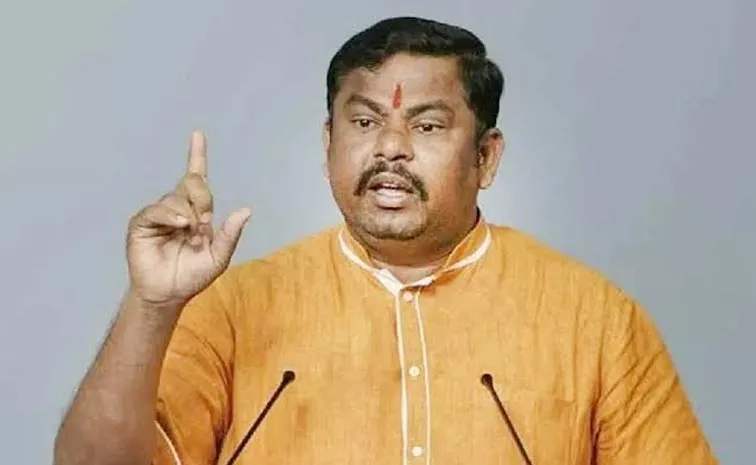 MLA Raja Singh Reacts On Konda Vishweshwar Reddy Foot Ball Gift