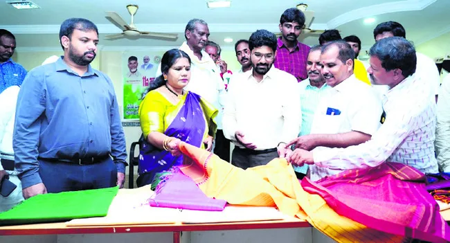 షోకాజ్ నోటీసుల ఉపసంహరణ