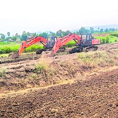 యథేచ్ఛగా మట్టి తవ్వకాలు