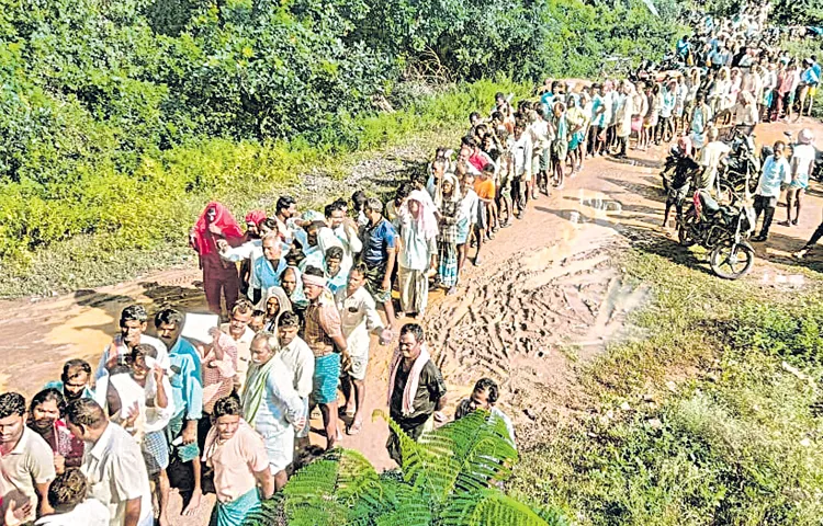 Farmers are forced to fight for urea