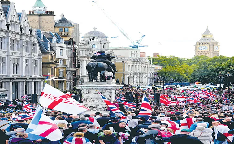Anti-immigration rally turns violent in Unite Kingdom