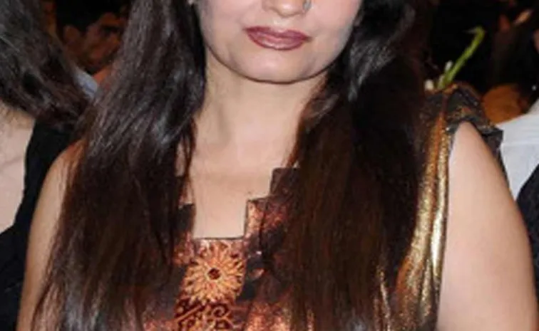 This Actress Life Story Is HeartBreaking, Four Relationships, Three Divorces, Still Lives Alone