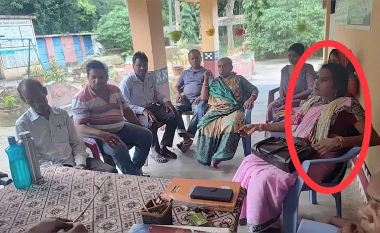 Teacher Beats 31 Students for not Touching her Feet