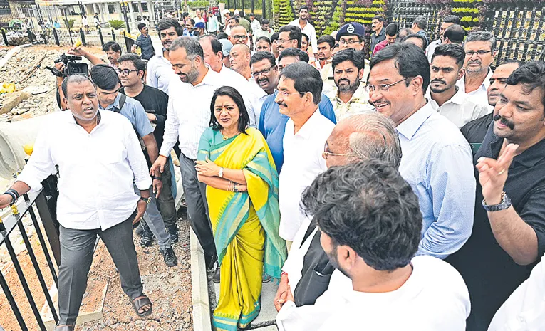 Officials Inspect Bathukamma Kunta Works