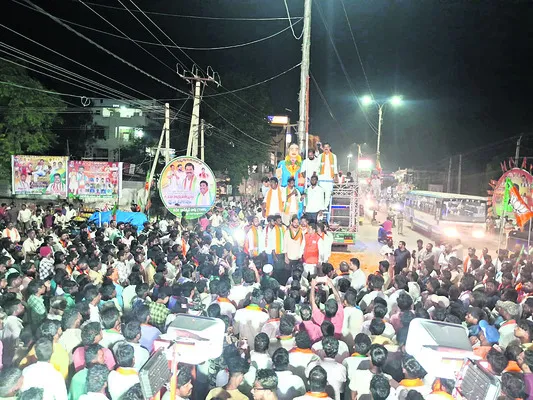 మోసపూరిత హామీలతో గద్దెనెక్కిన కాంగ్రెస్