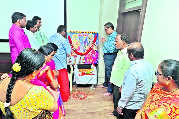 విశ్వకర్మకు ఘన నివాళి