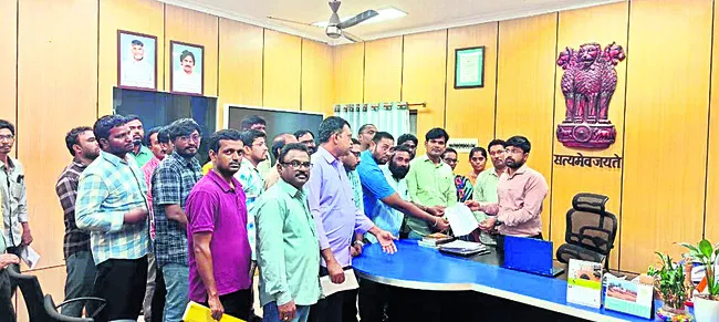 సమ్మెకు.. నోటీసులు