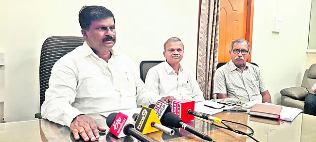ప్రయాణికులకు ఇబ్బంది కలిగించవద్దు