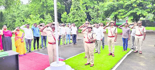 SP saluting the national flag