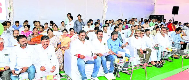Officials and public representatives present