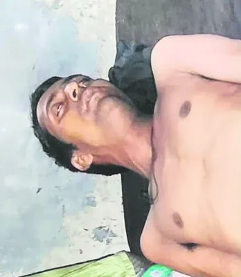 కార్లను ఢీకొట్టిన ట్రావెల్స్ బస్సు