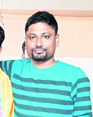 చెట్టును ఢీకొట్టిన బైక్