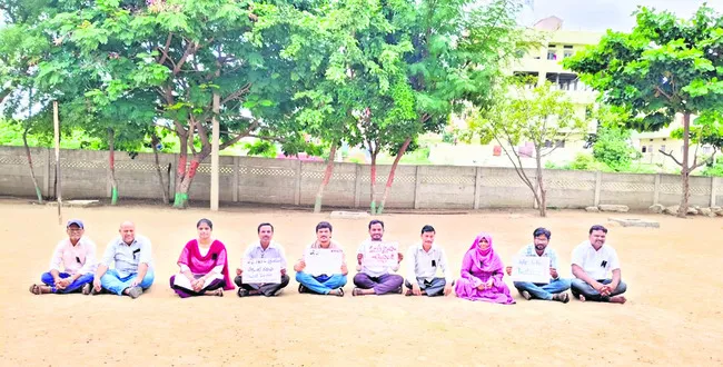 వేతనాల్లో కోత విధించడం తగదు