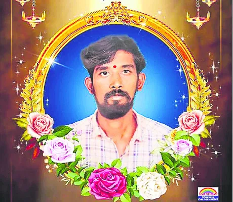 దశదినకర్మ కెళ్లి స్నానం చేస్తుండగా..