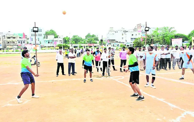ఉత్సాహంగా సెపక్తక్రా పోటీలు