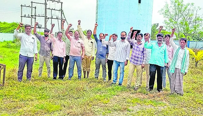 జీతాలిస్తేనే నీళ్లు వదిలేది