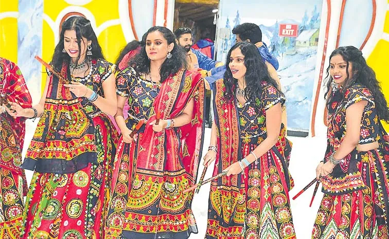 Dussehra 2025: Bathukamma and Dandiya celebrations on snow
