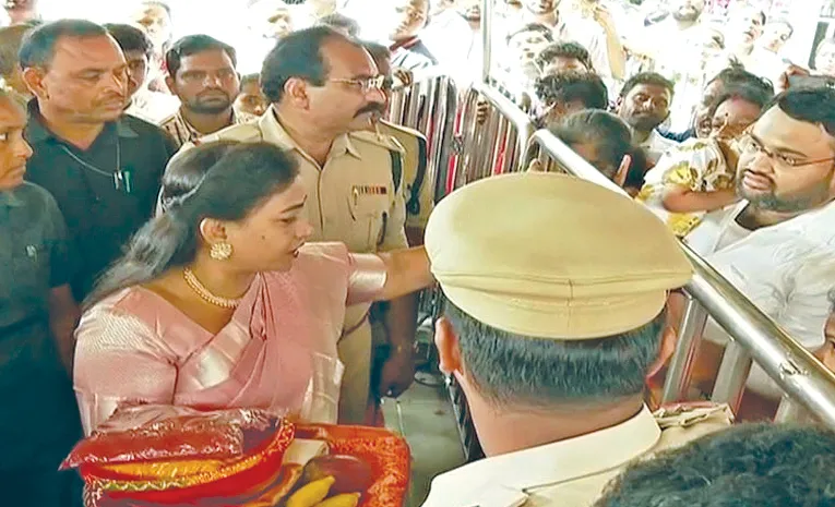 Devotees Fire Home Minister Vangalapudi Anitha