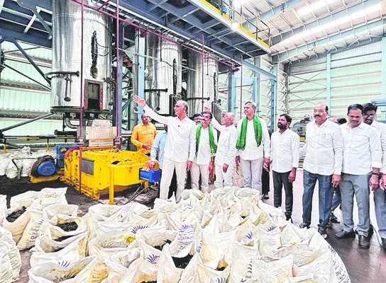 బతిమిలాడి ఆయిల్పామ్ పంట వేయించా..