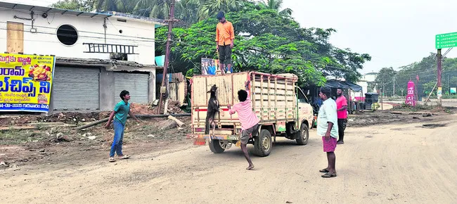 హింసించి చంపుతున్నారు..