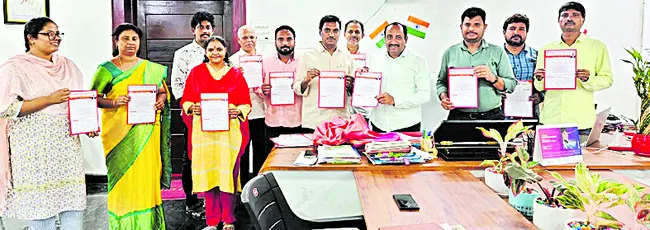 క్రీడాపోటీల బ్రోచర్ ఆవిష్కరణ