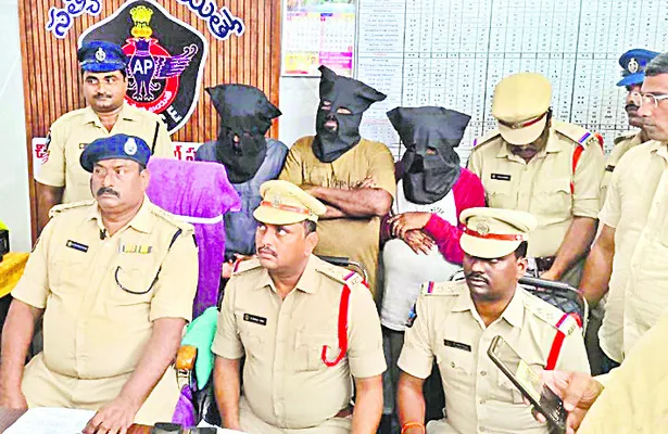 మిత్రుడిని హతమార్చిన నిందితుల అరెస్ట్