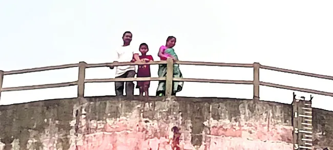 వాటర్ట్యాంక్ ఎక్కి నిరసన