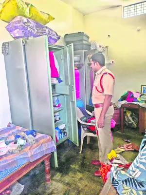 తాళం వేసిన ఇంట్లో చోరీ