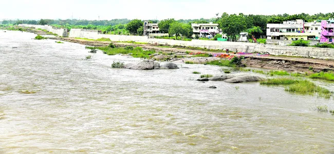 శరవేగంగా రిటైనింగ్ వాల్
