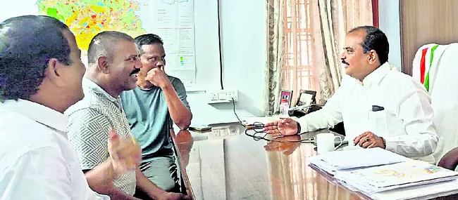 అద్దె బస్సులకు పార్కింగ్ స్థలం కేటాయించాలి