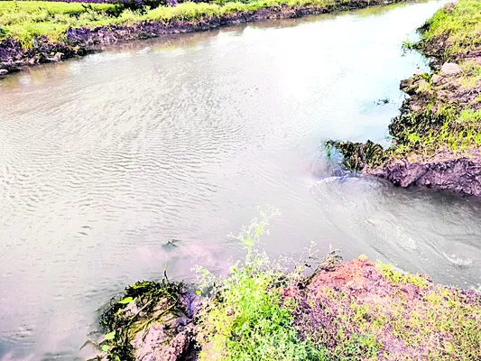 సాగర్ కాలువకు గండి