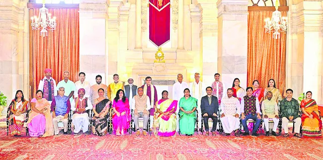 రాష్ట్రపతితో విందుకు జాతీయ స్థాయి అవార్డు గ్రహీత