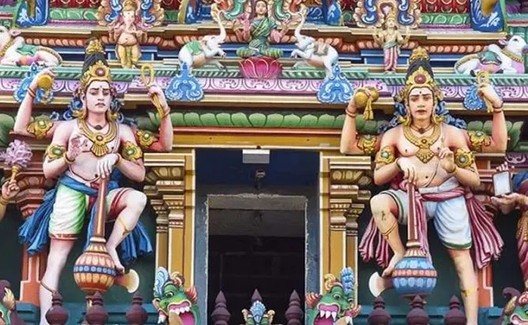 Who are Dwarapalakas why and What is their Importance in Temples