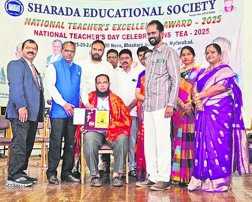 డాక్టర్ జున్ను మాస్టర్కు నేషనల్ టీచర్స్ ఎక్స్లెన్