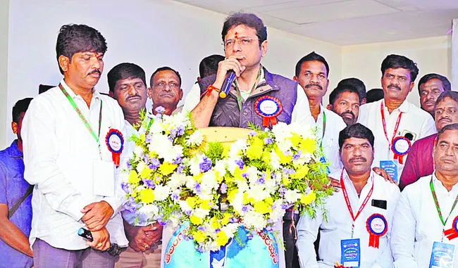 జర్నలిస్టుల సమస్యలు పరిష్కరిస్తాం