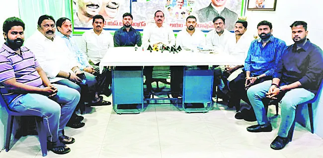 అసెంబ్లీ సాక్షిగా జగన్కు క్షమాపణ చెప్పాలి
