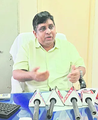జిల్లా జీఎస్టీ అధికారి జాన్ స్టీవెన్సన్