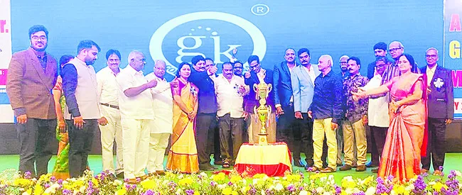 లక్షమందికి రుణాలివ్వడమే లక్ష్యం