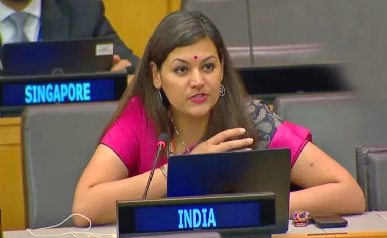 Know about Indian Diplomat Petal Gahlot who-Shredded Pakistan PM