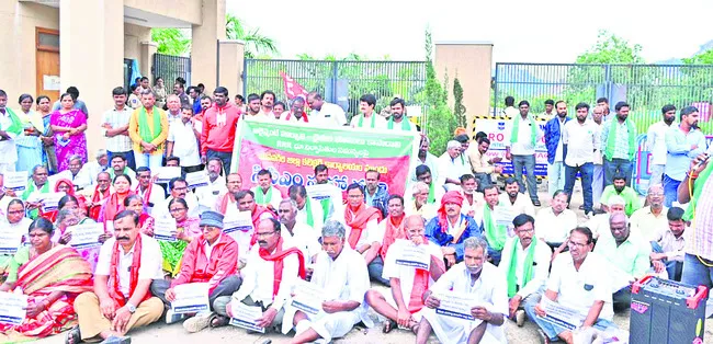 అలైన్మెంట్ మారుస్తామనే హామీని నిలబెట్టుకోవాలి