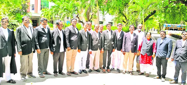 మెడికల్ కాలేజీల ప్రైవేటీకరణ నిలిపివేయాలి