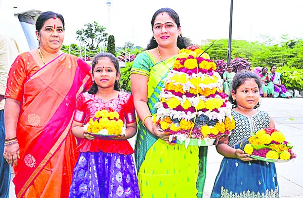 ఒక్కేసి పువ్వేసి చందమామ