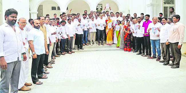 కార్యకర్తలకు డిజిటల్ బుక్తో న్యాయం