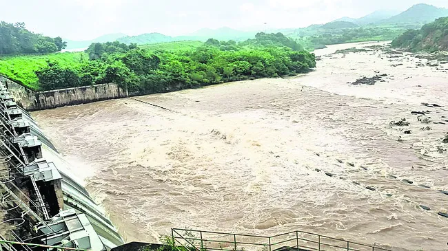 కిన్నెరసాని గేటు ఎత్తివేత