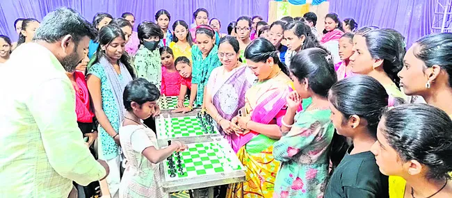 బాలికలు, మహిళలకు జిల్లా స్థాయి చెస్పోటీలు