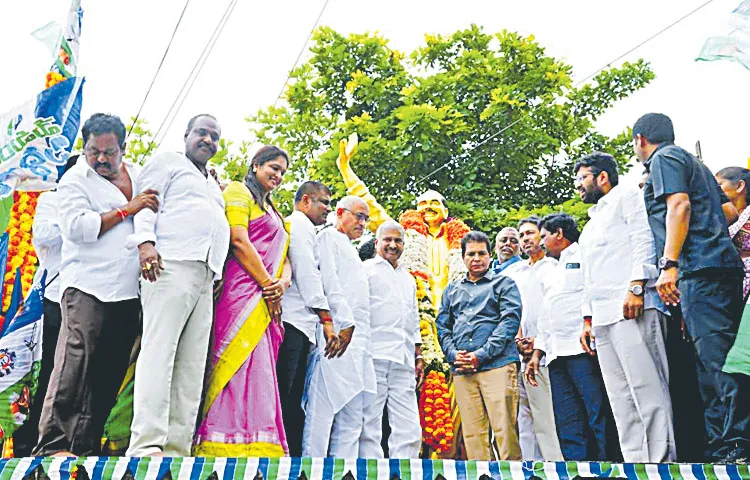 Late CM YS Rajasekhara Reddy death anniversary observed with great pomp