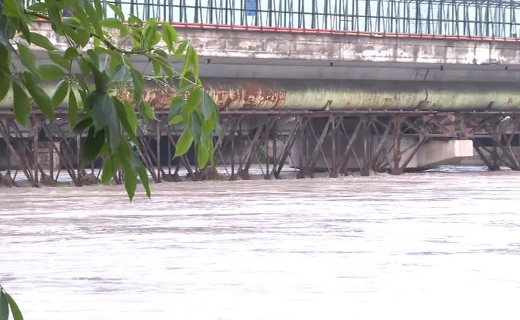 Delhi On Alert As Yamuna River Cross Critical Mark