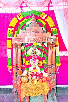 భద్రకాళి అమ్మవారికి భద్రపీఠసేవ, అశ్వవాహన సేవ