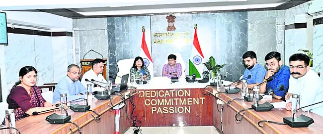 అభివృద్ధి పనులపై సమీక్ష